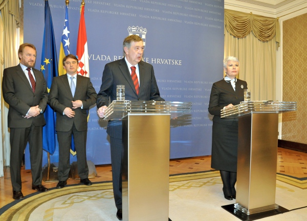 Neboj&scaron;a Radmanović i Jadranka Kosor na presu u Zagrebu