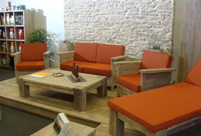 Raspon materijala i tema koje se pojavljuju na zidovima je raznolik