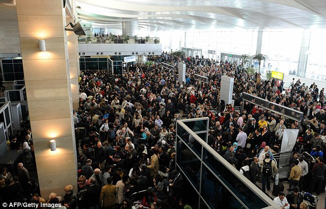 Evakuacija - aerodrom u Kairu