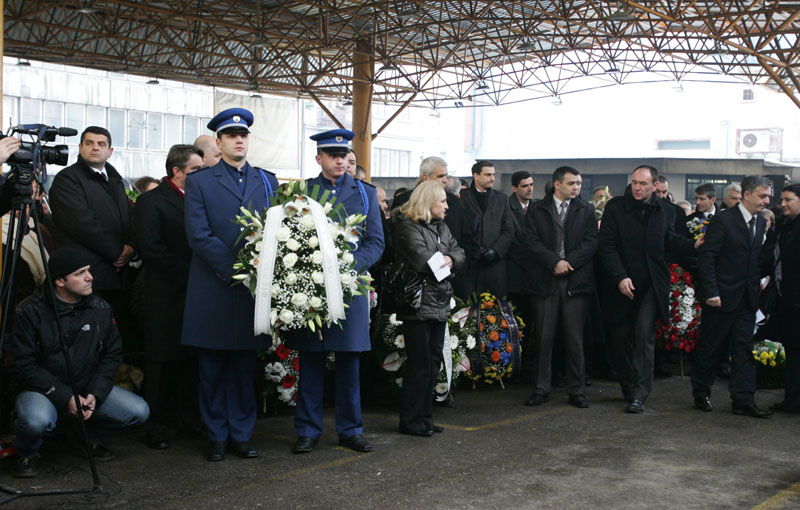 Oko 12.30 sati, s agresorskih položaja na području sela Gornji Mrkovići ispaljen je minobacački projektil kalibra 120 mm, koji je pao na gradsku pijacu Markale, od čije eksplozije je poginulo 67, a teže i lak&scaron;e ranjene 142 osobe/ Foto: DEPO PORTAL
