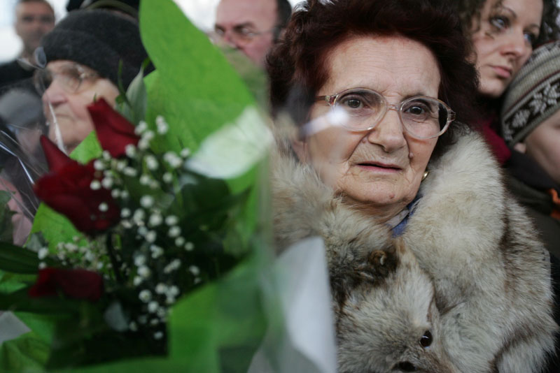 Oko 12.30 sati, s agresorskih položaja na području sela Gornji Mrkovići ispaljen je minobacački projektil kalibra 120 mm, koji je pao na gradsku pijacu Markale, od čije eksplozije je poginulo 67, a teže i lak&scaron;e ranjene 142 osobe/ Foto: DEPO PORTAL