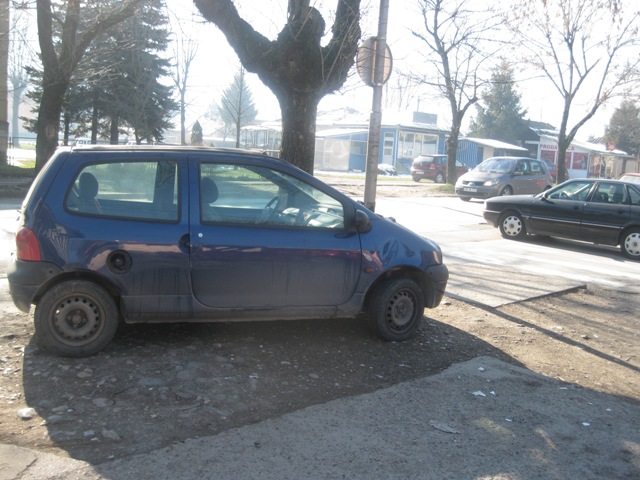 Parkiranje pod hladom u Banjaluci