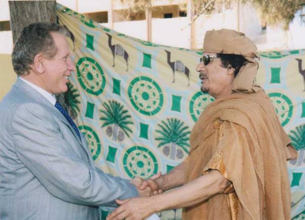 Bedžet Pacoli i Moamer Gadafi