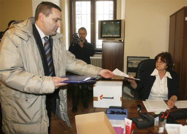 Srbi izbjegli iz Hrvatske predali potpise / foto: Tanjug