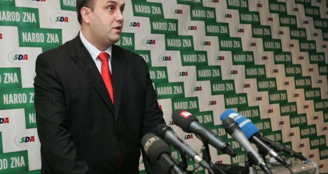 Asim Sarajlić podnio ostavku na mjesto šefa Kluba SDA