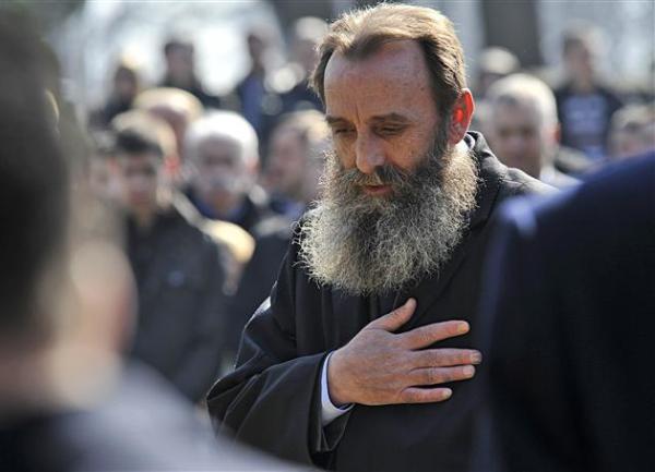 Predrag Marković na grobu Zorana Đinđića