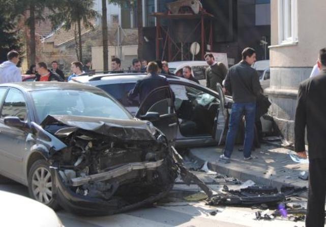 saobraćajna nesreća na uglu Vase Pelagića i Srpske/Foto:Frontal