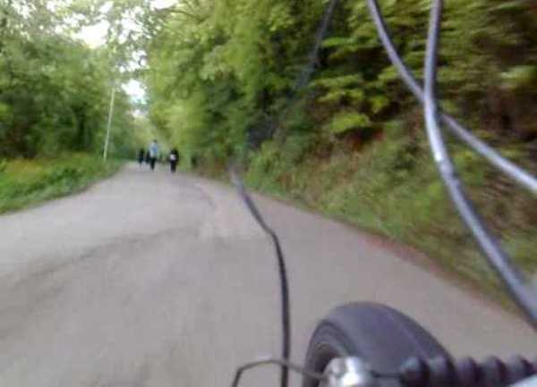 Spu&scaron;tanje biciklom niz Banj brdo (&Scaron;ehitluke), ilustracija