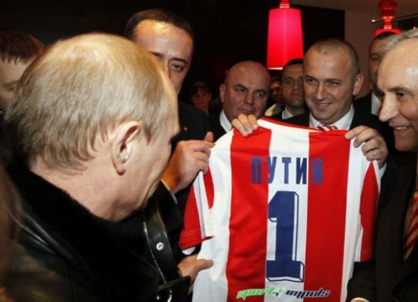 Vladimir Putin sa dresom Crvene zvezde