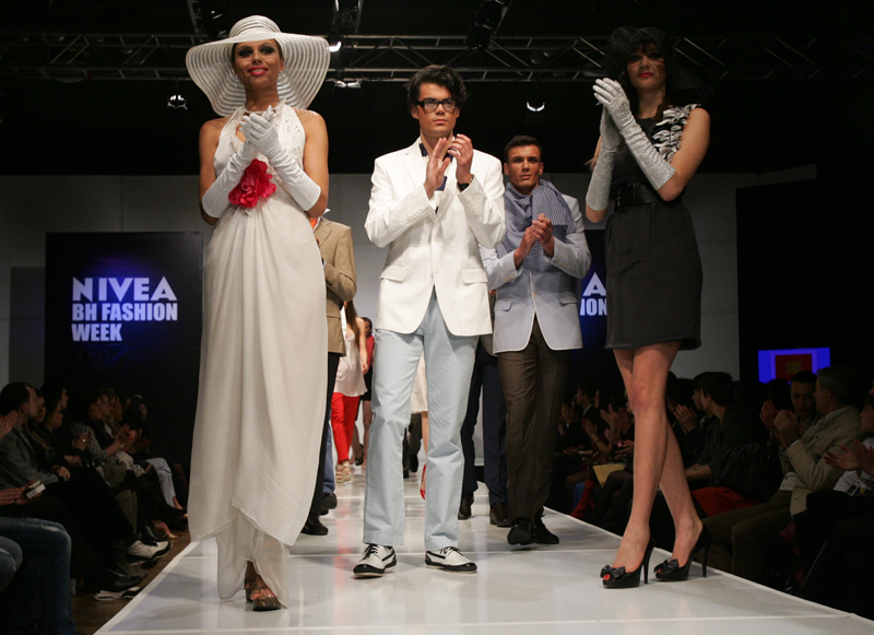 Istok Bratić i ovoga puta ostao je vjeran francuskoj viskoj modi te  kao takva nova kolekcija obiluje rasko&scaron;nim bojama, krojevima i novim lookom. Nova  kolekcija nazvana 'Jardins du la mediterranee'/ Foto: DEPO PORTAL 