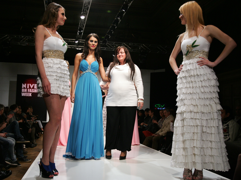 Nova kolekcija Svjetlane Vuković Cece nosi naziv 'Beauty', a rađena je iz dva dijela od po &scaron;est haljina. Prikazane su lepr&scaron;ave haljine bogate materijalima i haljine koje prate liniju tijela/ Foto: DEPO PORTAL 