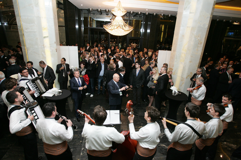 Svečanom otvorenju prisustvovale su brojne zvanice, a presjecanjem vrpce hotel 'Bristol' su otvorili član Predsjedni&scaron;tva BiH Bakir Izetbegović, zamjenik premijera Turske Ali Babacanom i federalni premijer Nermin Niki&scaron;ić/ Foto: DEPO PORTAL