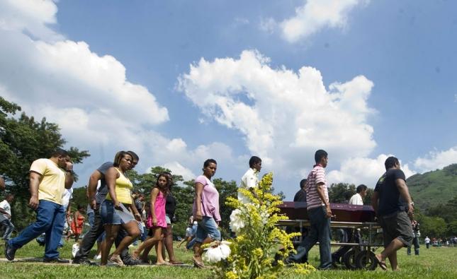 Sahrana djece ubijene u &scaron;koli u Rio de Janeiru