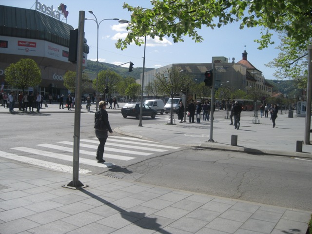 Pje&scaron;aci prelaze na crveno