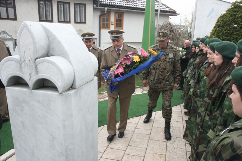 Odata počast &scaron;ehidima i poginulim borcima/ Foto: DEPO PORTAL