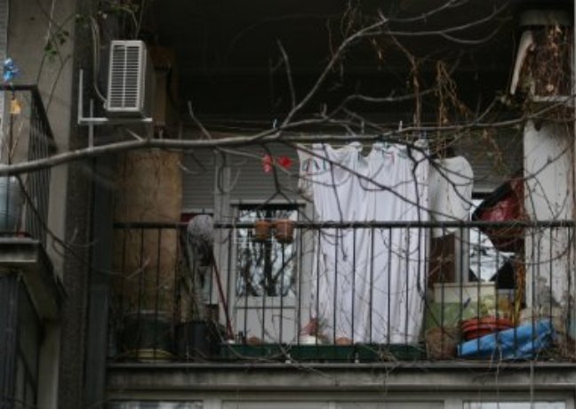 Su&scaron;enje ve&scaron;a na balkonu/FOTO:BLIC