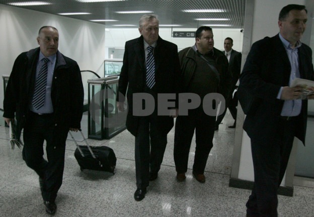 Ivica Osim i delegacija na sarajevskom aerodromu, Foto: DEPO Ivica Osim i delegacija na sarajevskom aerodromu, Foto: DEPO