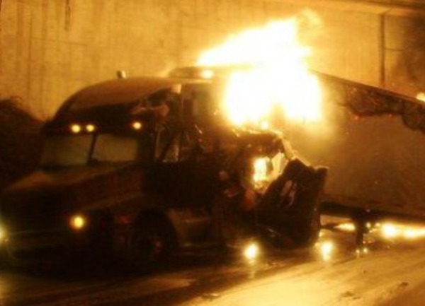 Eksplozija kamiona, ilustracija, AP