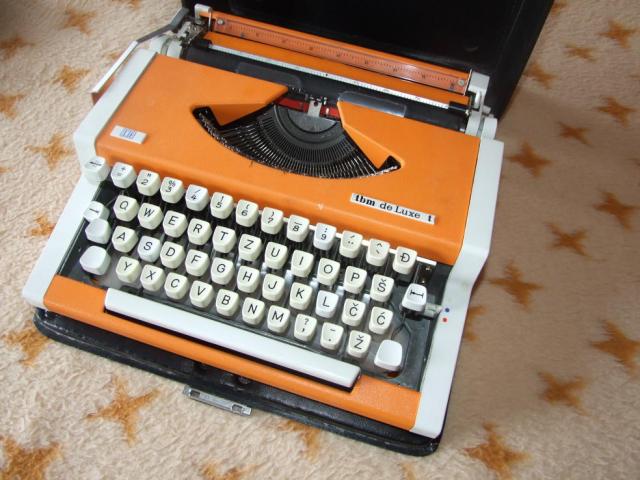 pisaća ma&scaron;ina