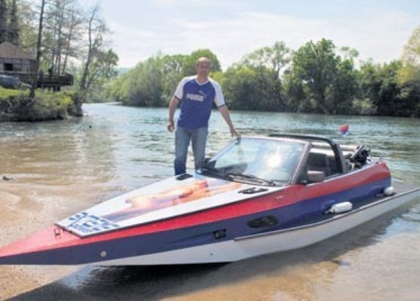 Prijedorčanin od kabrioleta napravio gliser/ Foto: Press