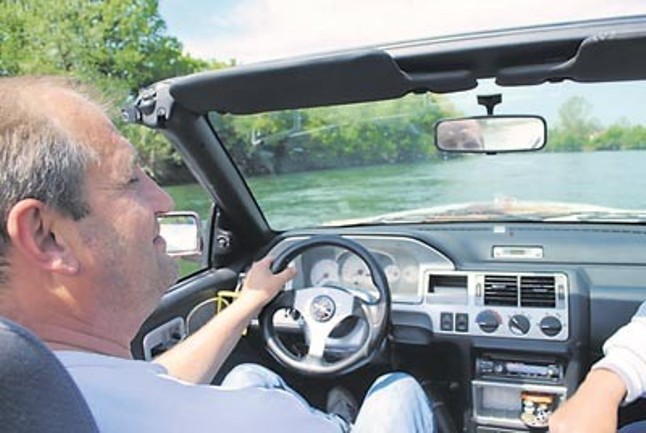 Prijedorčanin od kabrioleta napravio gliser/ Foto: Press