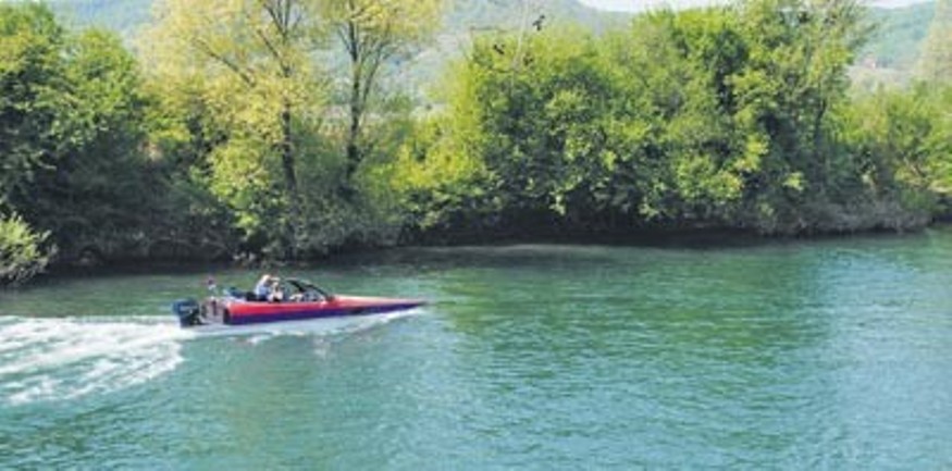 Prijedorčanin od kabrioleta napravio gliser/ Foto: Press