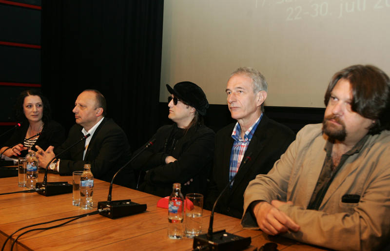 Dokumentarac o sarajevskoj grupi reditelja Pjera Žalice bit će premijerno prikazan na predstojećem SFF-u Dokumentarac o sarajevskoj grupi reditelja Pjera Žalice bit će premijerno prikazan na predstojećem SFF-u