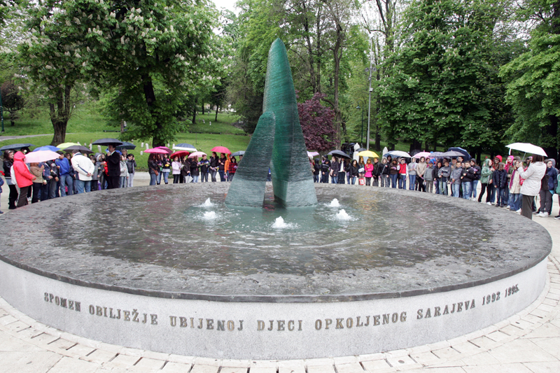 Delegacija Grada Sarajeva položila cvijeće na Dan pobjede nad fa&scaron;izmom za poginulu djecu Sarajeva/ Foto: DEPO