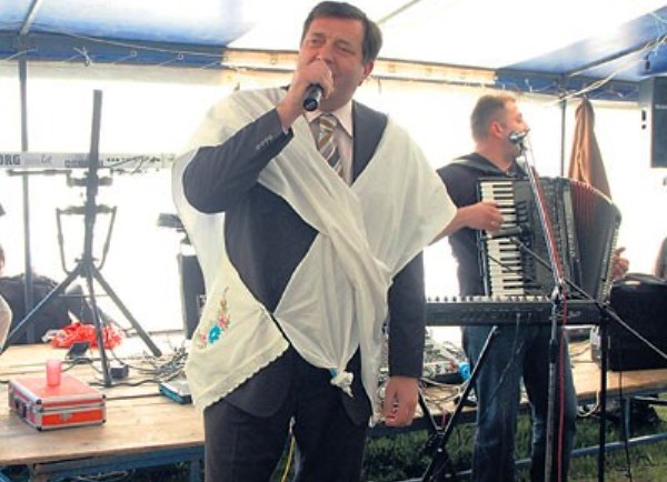 milorad dodik peva milorad dodik peva