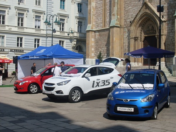 Hyundai ispred sarajevske Katedrale
