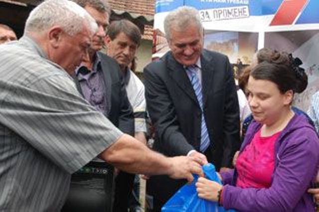 Toma Nikolić dobio dres zvezde/FOTO: TANJUG