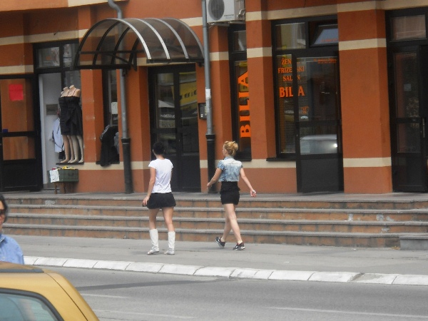 Banjaluka ljeto (Djevojke u ljetnim haljinama) Banjaluka ljeto (Djevojke u ljetnim haljinama)