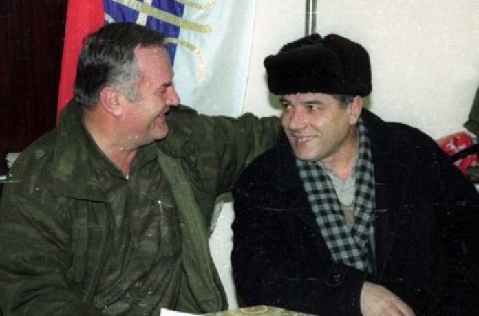 Ratko Mladić sa bratom/FOTO:BLIC