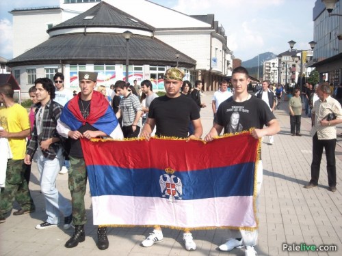 Na ulicama Istočnog Sarajeva okupilo se vi&scaron;e od 500 osoba, na Palama nekoliko hiljada