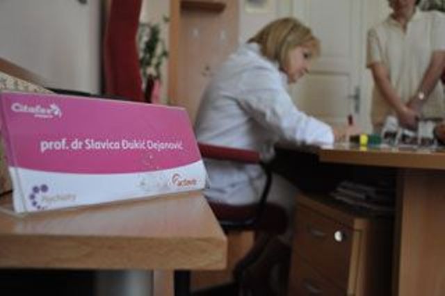 Slavica Đukić -Dejnaović pregledala Mladića/FOTO: TANJUG