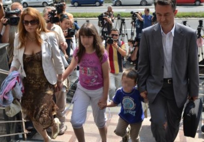 Porodica Mladić dolazi u zatvor/FOTO: BLIC