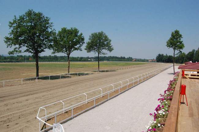 Hipodrom u Gradačcu Hipodrom u Gradačcu