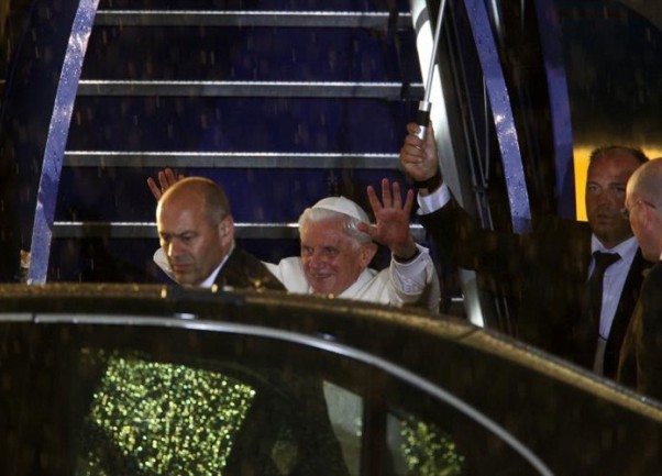 Papa Benedikt XVI - odlazak iz Zagreba