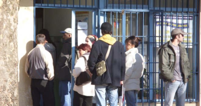 Nezaposlene 'skidaju' s biroa i oduzimaju im zdravstveno osiguranje, ako imaju mjesečne prihode veće od 208 KM!