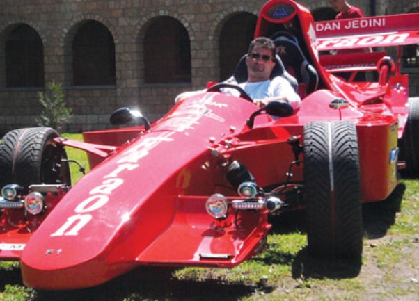 Mi&scaron;o Kuzmanović u svom bolidu