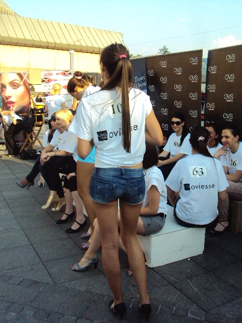 Trka na štiklama u Banjaluci (FOTO: BLIN) Trka na štiklama u Banjaluci (FOTO: BLIN)