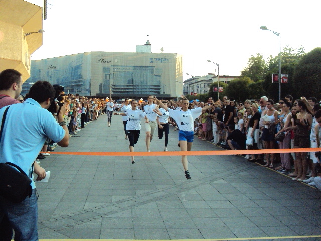 Trka na štiklama u Banjaluci (FOTO: BLIN) Trka na štiklama u Banjaluci (FOTO: BLIN)