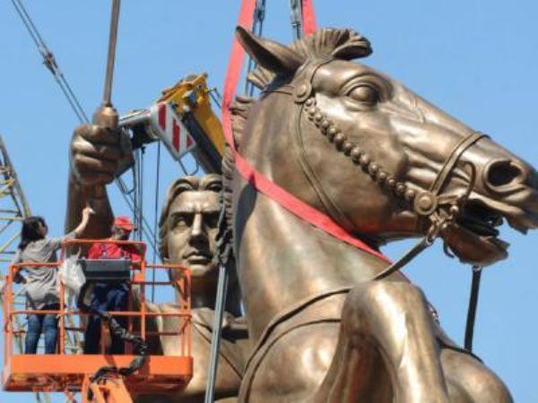 Postavljen spomenik Aleksandru Makedonskom u Skoplju