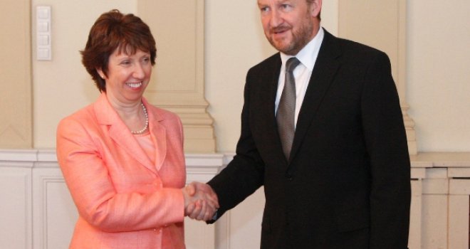 Može li novi pristup EU spasiti BiH da ne ostane 'crna rupa' Balkana?!