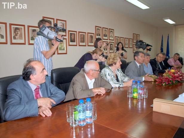 Stjepan Mesić u Tuzli/Foto: Tip.ba Stjepan Mesić u Tuzli/Foto: Tip.ba