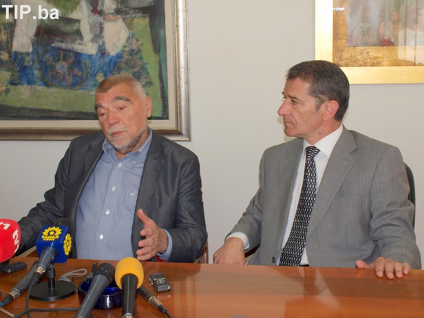 Stjepan Mesić u Tuzli/Foto: Tip.ba