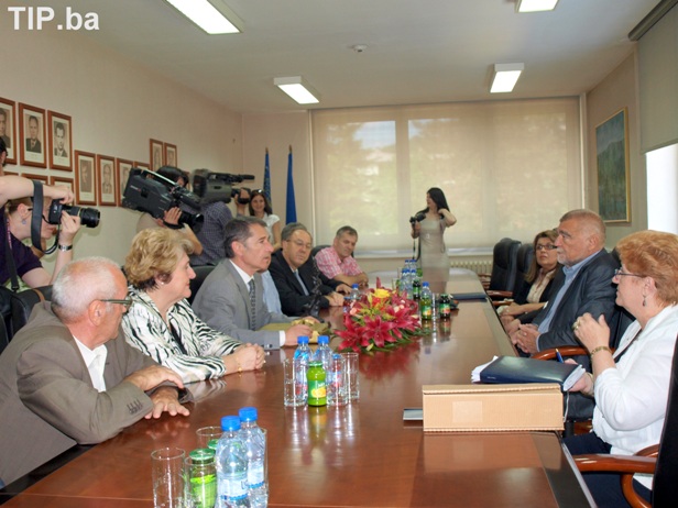 Stjepan Mesić u Tuzli/Foto: Tip.ba Stjepan Mesić u Tuzli/Foto: Tip.ba