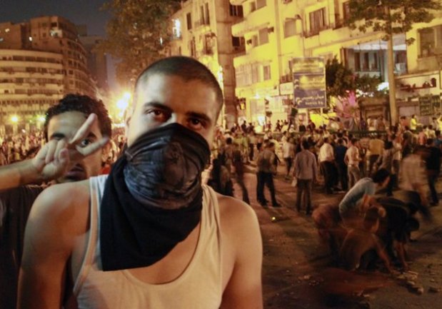 Sukob policije i demonstranata na kairskom trgu Tahrir Sukob policije i demonstranata na kairskom trgu Tahrir