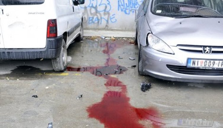 tragovi krvi na mjestu tragedije u Ni&scaron;u