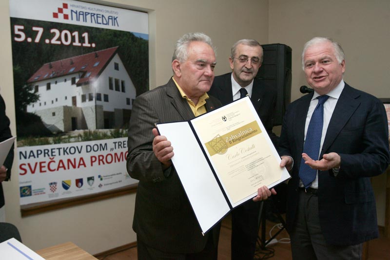 PREZENTIRAN OBNOVLJENI 